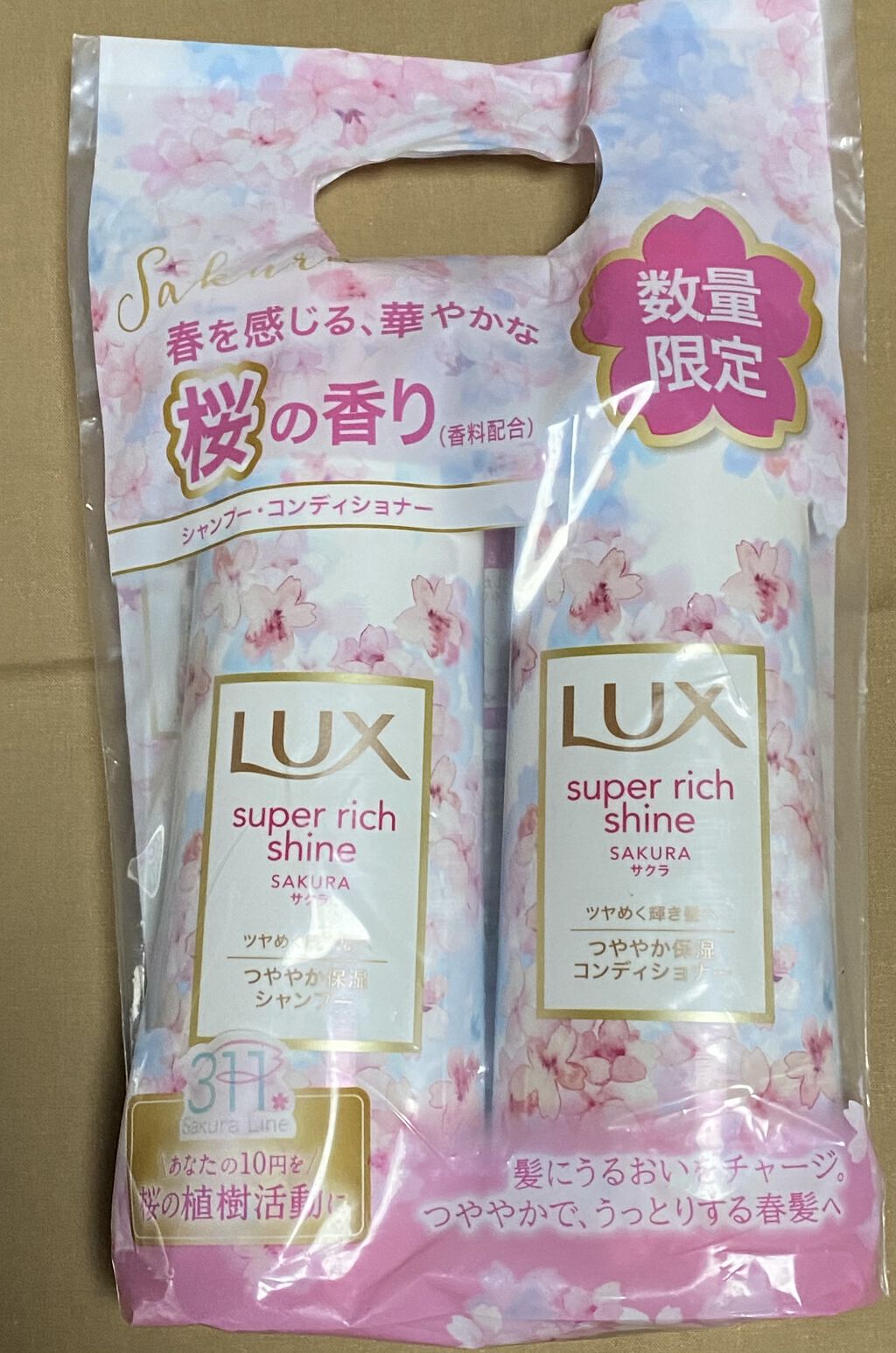 スーパーリッチシャイン サクラ ポンプペア 各400g/LUX/市販シャンプーを使ったクチコミ（1枚目）