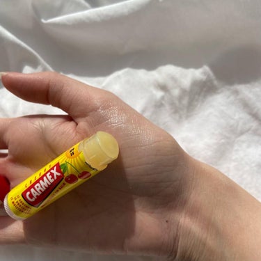 カーメックス クラシックリップバーム スティックのクチコミ「💛🤍carmex lip🤍💛

carmex @carmexjp さんのリップアイテムを
お試.....」（3枚目）