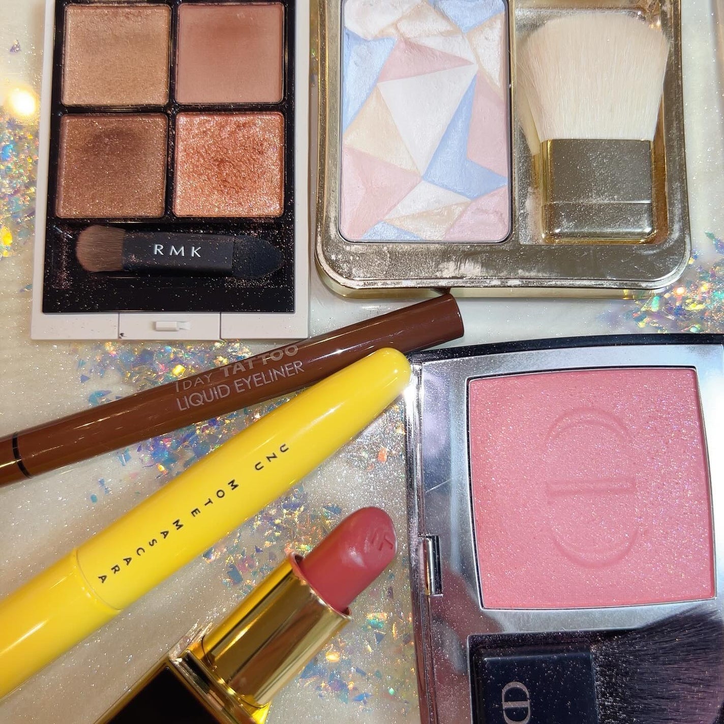 Joe on LIPS 「RMKの春の新作アイシャドウ05が気になるのでRMKパレット。..」(1枚目)