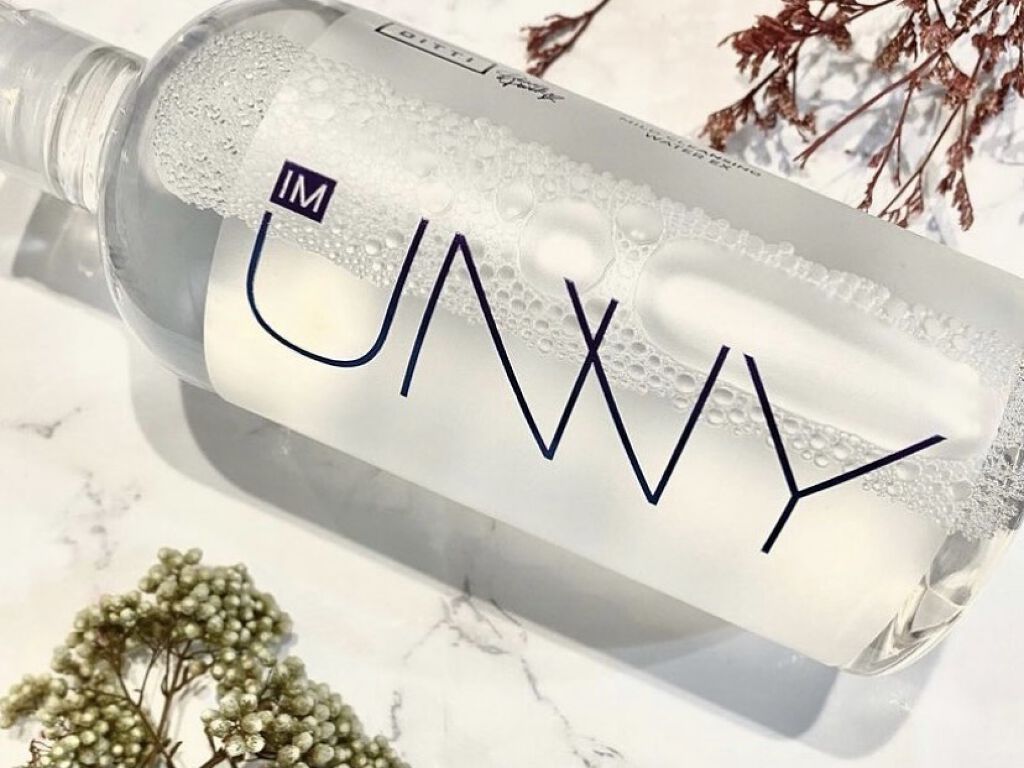 IM UNNY(@imunny_japan )の
マイルドクレンジングウォーターEX(BITTI)🌟

韓国の人気インフルエンサー
PONYちゃん(@ponysmakeup )とのコラボ商品だよ🌸

落とすと潤うを同時に叶えてくれるクレ