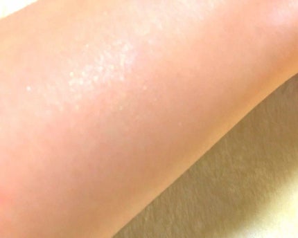 マットラディアンス ベイクドパウダー ハイライト01/ローラ メルシエ/パウダーハイライトを使ったクチコミ(3枚目)