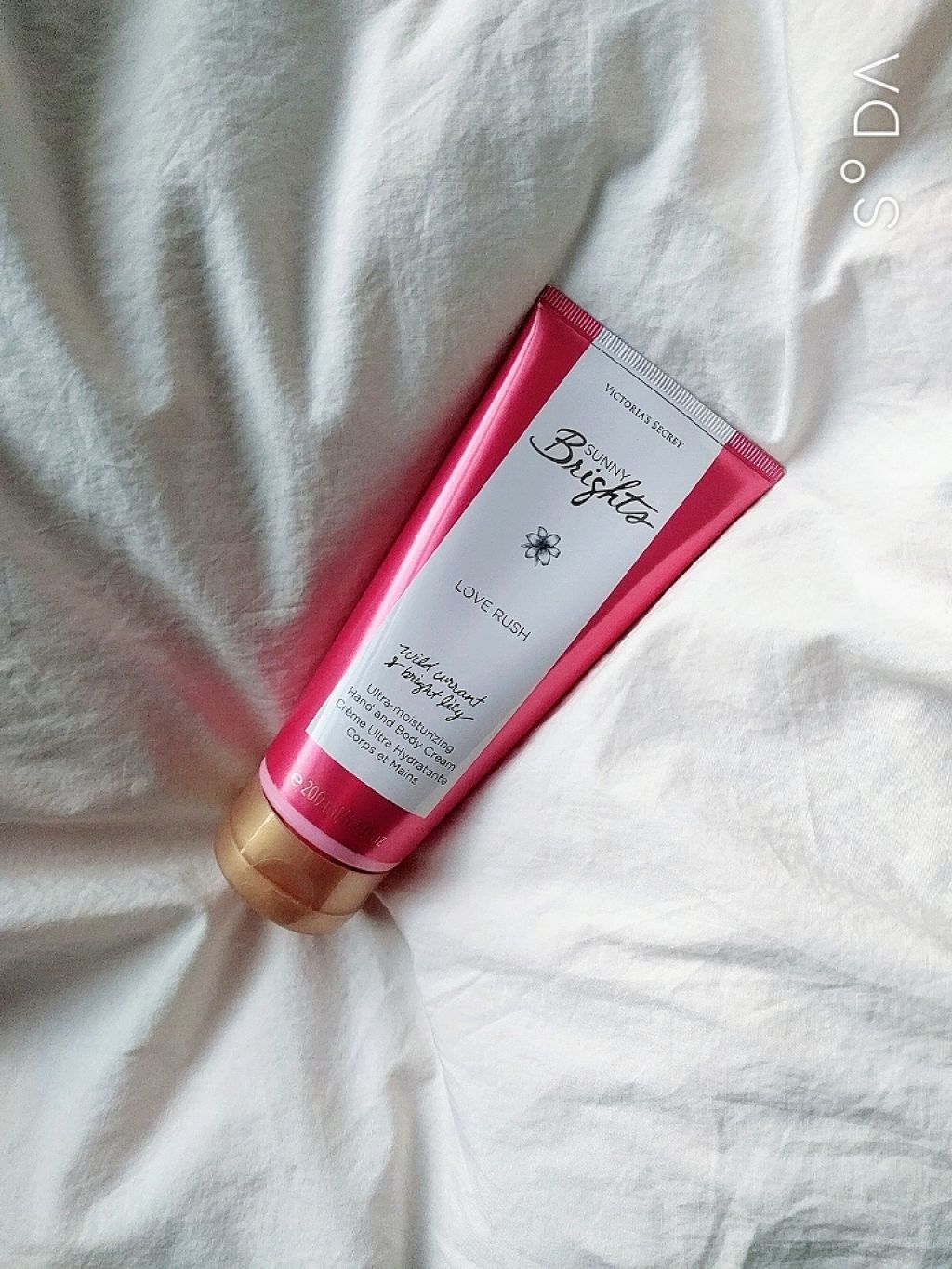 ハンド&ボディクリーム LOVE RUSH/victoria's secret (ヴィクトリアズシークレット)/ボディクリームを使ったクチコミ(1枚目)