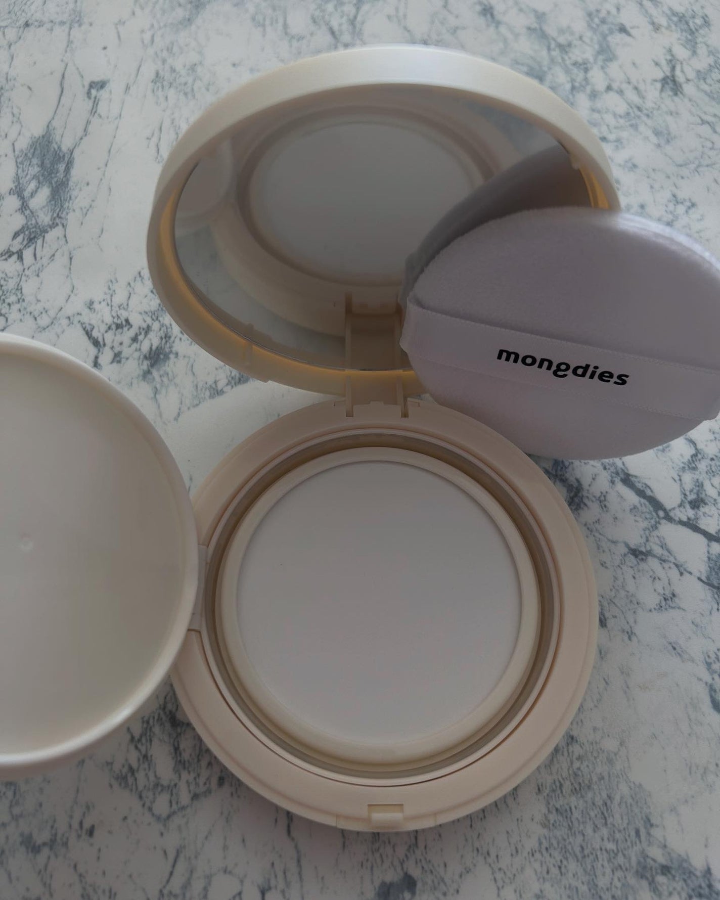 ベビー・パウダーパクト/モンディエス/ボディパウダーを使ったクチコミ(2枚目)