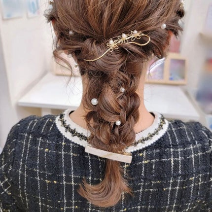 ヘアメイクみどり【YouTube】 on LIPS 「お呼ばれに人気の編み下ろし❤️ねじりアレンジで大人っぽい雰..」(6枚目)