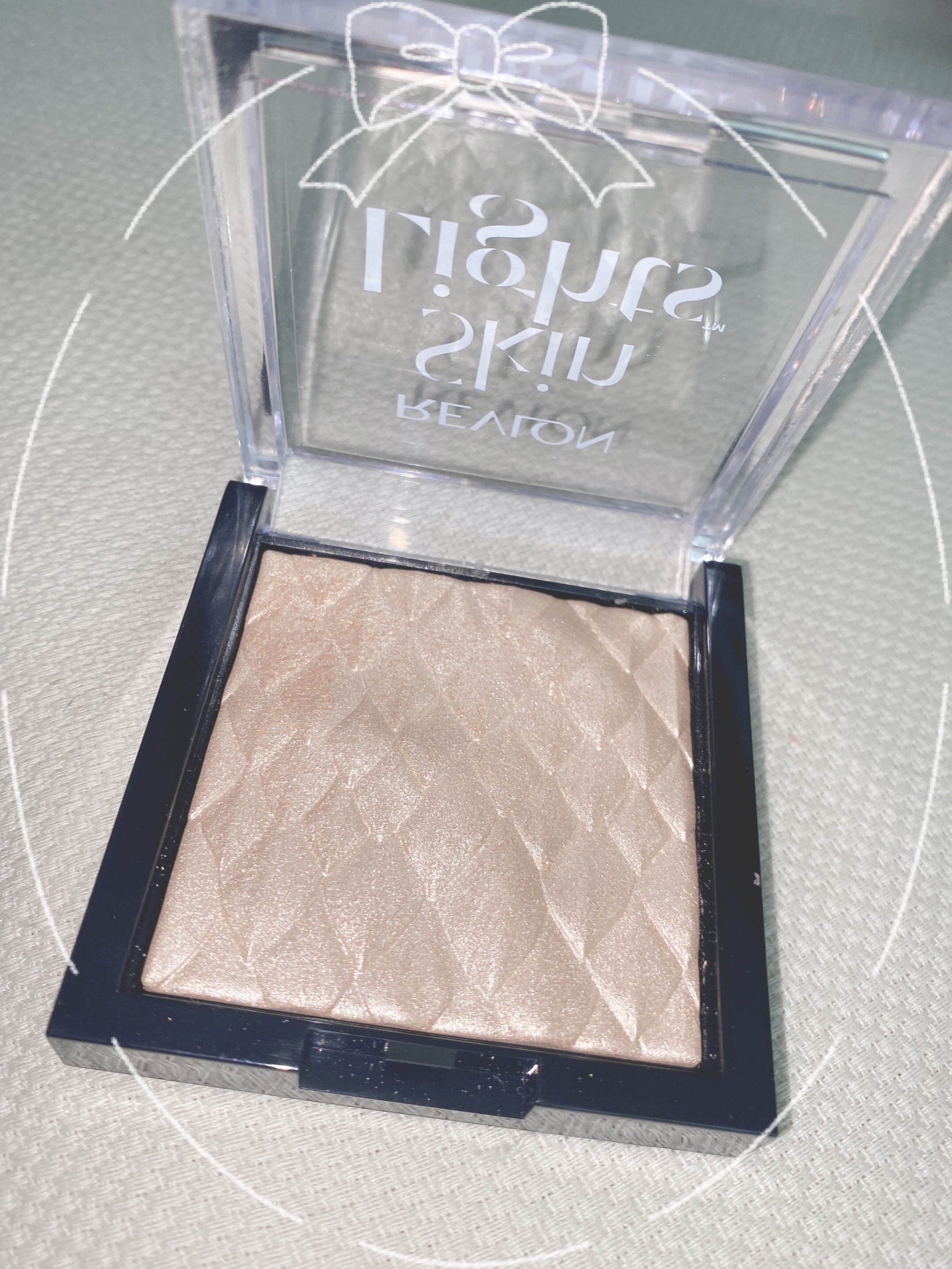 スキンライト プリズマティック ハイライター/REVLON/プレストパウダーを使ったクチコミ（1枚目）