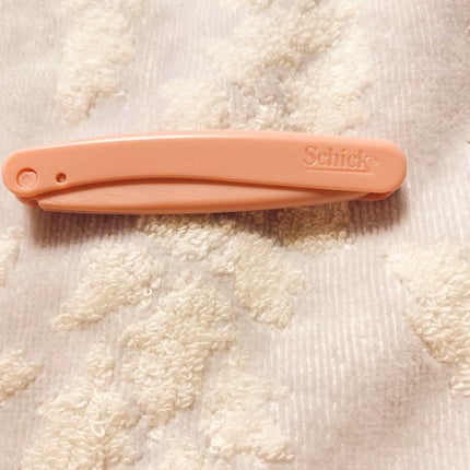 シック シック プレミア 敏感肌用 折りたたみタイプのクチコミ「今回はカミソリの
紹介になります❤
商品名が
シック プレミア
敏感肌用
折りたたみタイプ
.....」(3枚目)