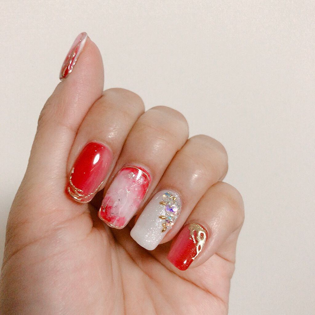 月蝕 on LIPS 「ネイルサロン✨春🌷レッド大理石ネイル✼••┈┈••✼••┈┈•..」(3枚目)