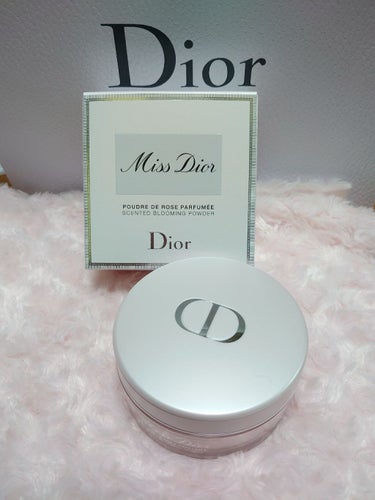 🌹ミスディオール　ブルーミング　ボディーパウダー🌹

Dior飢餓…我慢出来ずにショップさんにまた行ってしまった😓
でも…やりましたぁ😍
諦めていた2点GET✌️✨

まずは、こちら💖
#Dior
#M