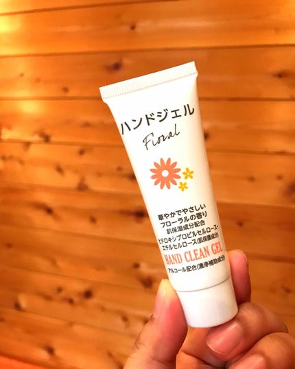 DAISO ハンドジェルのクチコミ「アルコールがとぶと、優しいフローラルのいい香りが…☺️この季節大活躍のお気に入りハンドジェル。.....」(1枚目)