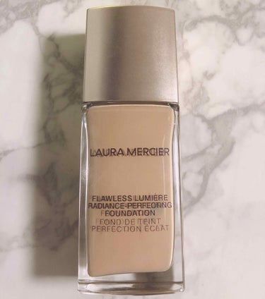 LAURA MERCIER
フローレス ルミエール ラディアンス
パーフェクティング ファンデーション 07


名品ですね😍💕
Lipsで気になり過ぎて買いました笑笑


最初はんー？？と思ったけど
