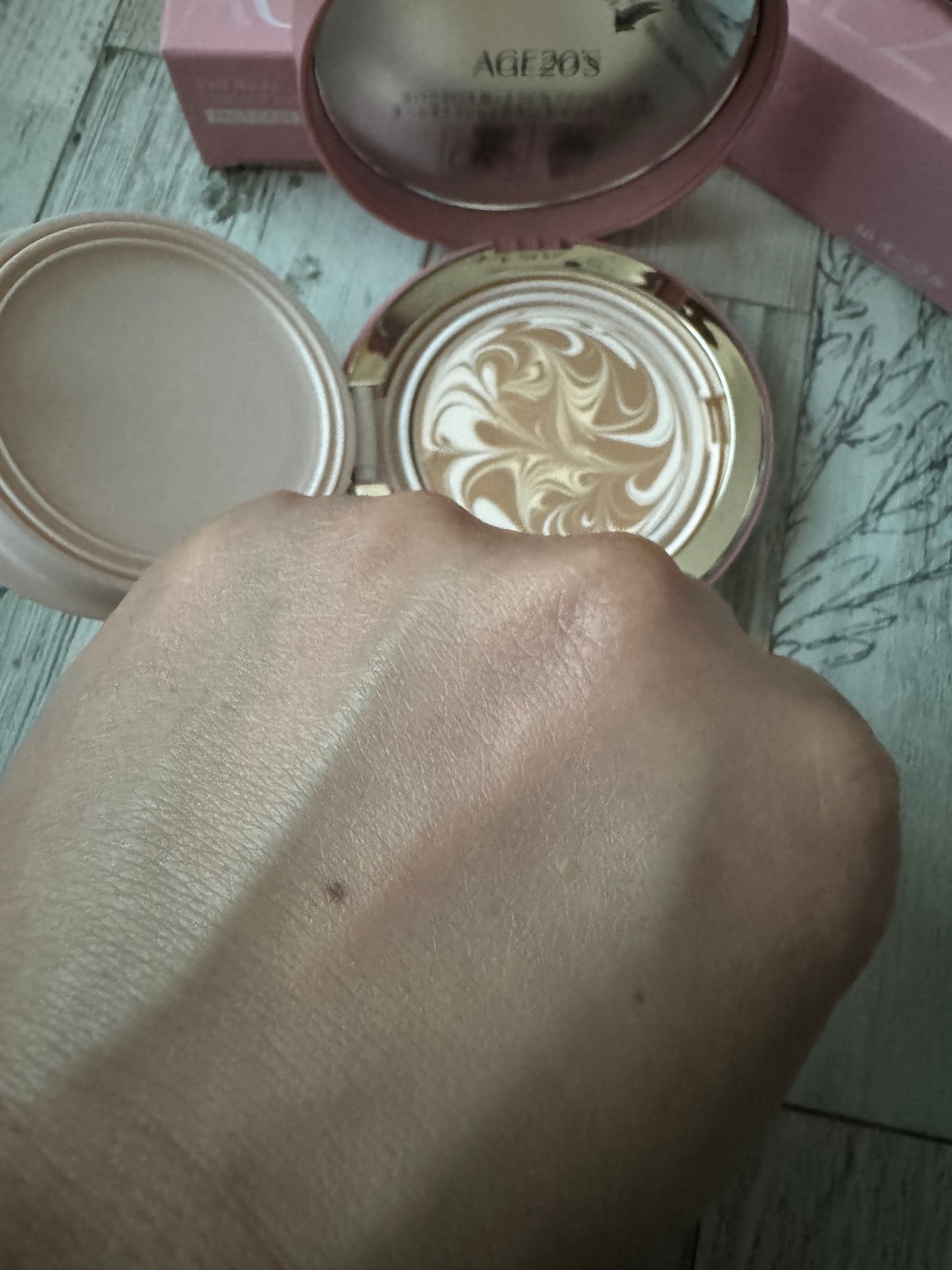 ヴェールヌーディ エッセンスパクトグロウ/AGE20’s/クリーム・エマルジョンファンデーションを使ったクチコミ(3枚目)