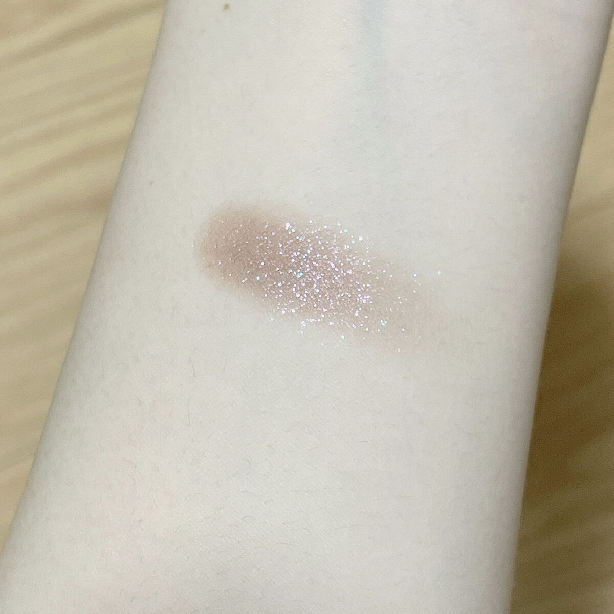  シアー グリッターアイズ 52 マチュアチャーム(MATURE CHARM)/KiSS/単色アイシャドウを使ったクチコミ（3枚目）