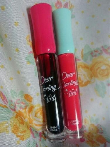 ETUDE HOUSE  Dear Darling Tint

PK001 (ぶどう色)
発色◎  色持ち◎  グラデーション△

みずみずしいテクスチャー ( 写真2枚目 ) で、塗って1秒くらい
唇