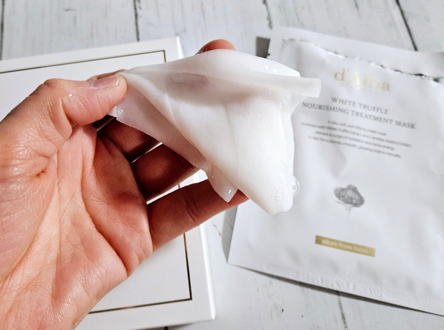 ホワイトトリュフナリシングトリートメントマスク/ダルバ/シートマスク・パックを使ったクチコミ(2枚目)