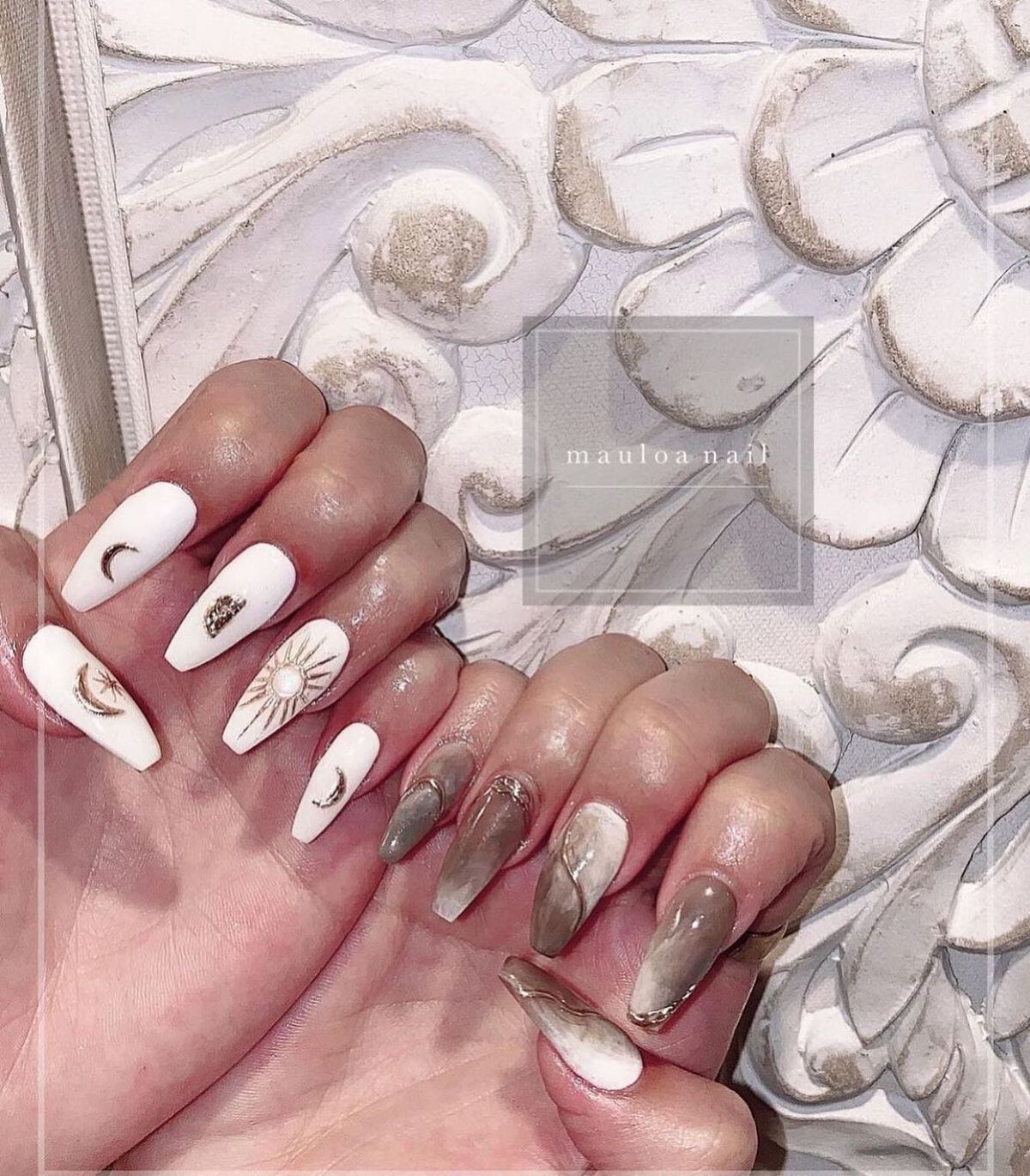 #ネイル,#夏ネイル,#アートネイル,#海ネイル,#ミラーアートネイル,#ニュアンスネイル,#くすみカラーネイル,#サマーネイル,#ジュエリーネイル,#ミラーネイル,#ハワイアンジュエリーネイル,#サンドジェルネイル,#太陽ネイル,#天王寺ネイル,#シンプルネイル,#月ネイル,#モロッカンタイルネイルのネイルデザイン