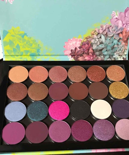 Pressed Powder Shadow /ColourPop/アイシャドウパレットを使ったクチコミ(2枚目)