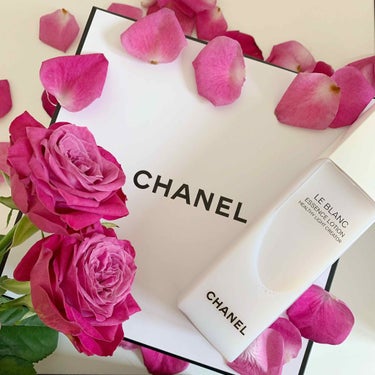 CHANEL💜ルブランローションがリニューアル✨👏リニューアル前より、かなりしっとり。
どちらかというと前のはさっぱり感で、
今回は乳液の役割もあるんじゃないかな？レベルのしっとり感。
でもべたつかず。