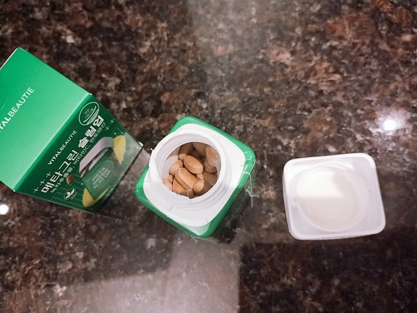 mcgroupakiko on LIPS 「韓国に遊びに行くと免税店で必ず購入するのが【アモーレパシフィッ..」(9枚目)