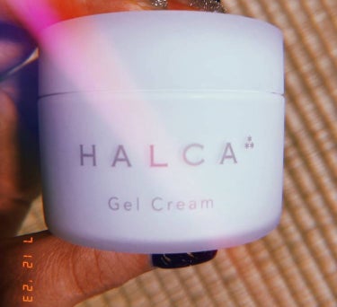 HALCA ジェルクリームのクチコミ「HALCAジェルクリーム。

２週間使って、ノーファンデチャレンジしました。

たっぷりじっく.....」（1枚目）