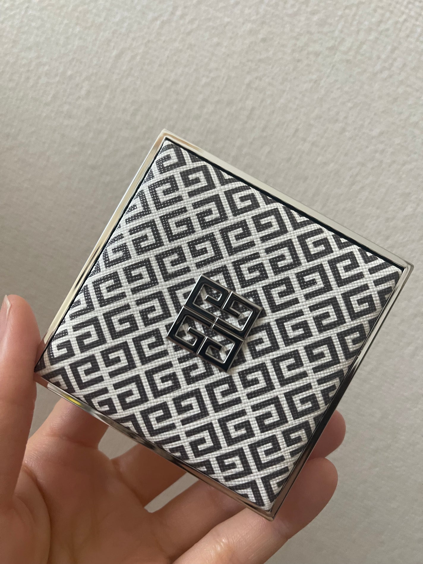 タン・クチュール・クッション/GIVENCHY/クッションファンデーションを使ったクチコミ(1枚目)