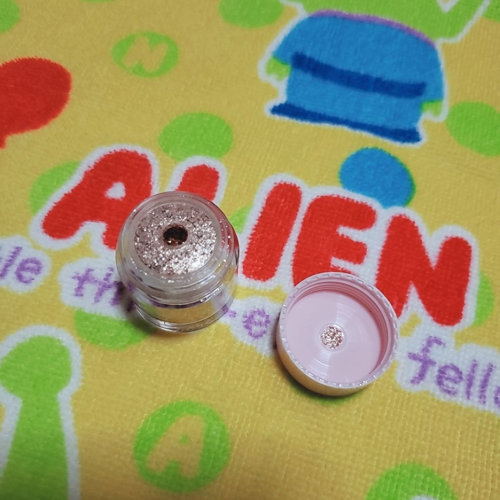 16CANDY ROCK PEAEL POWDER/16BRAND/単色アイシャドウを使ったクチコミ（3枚目）