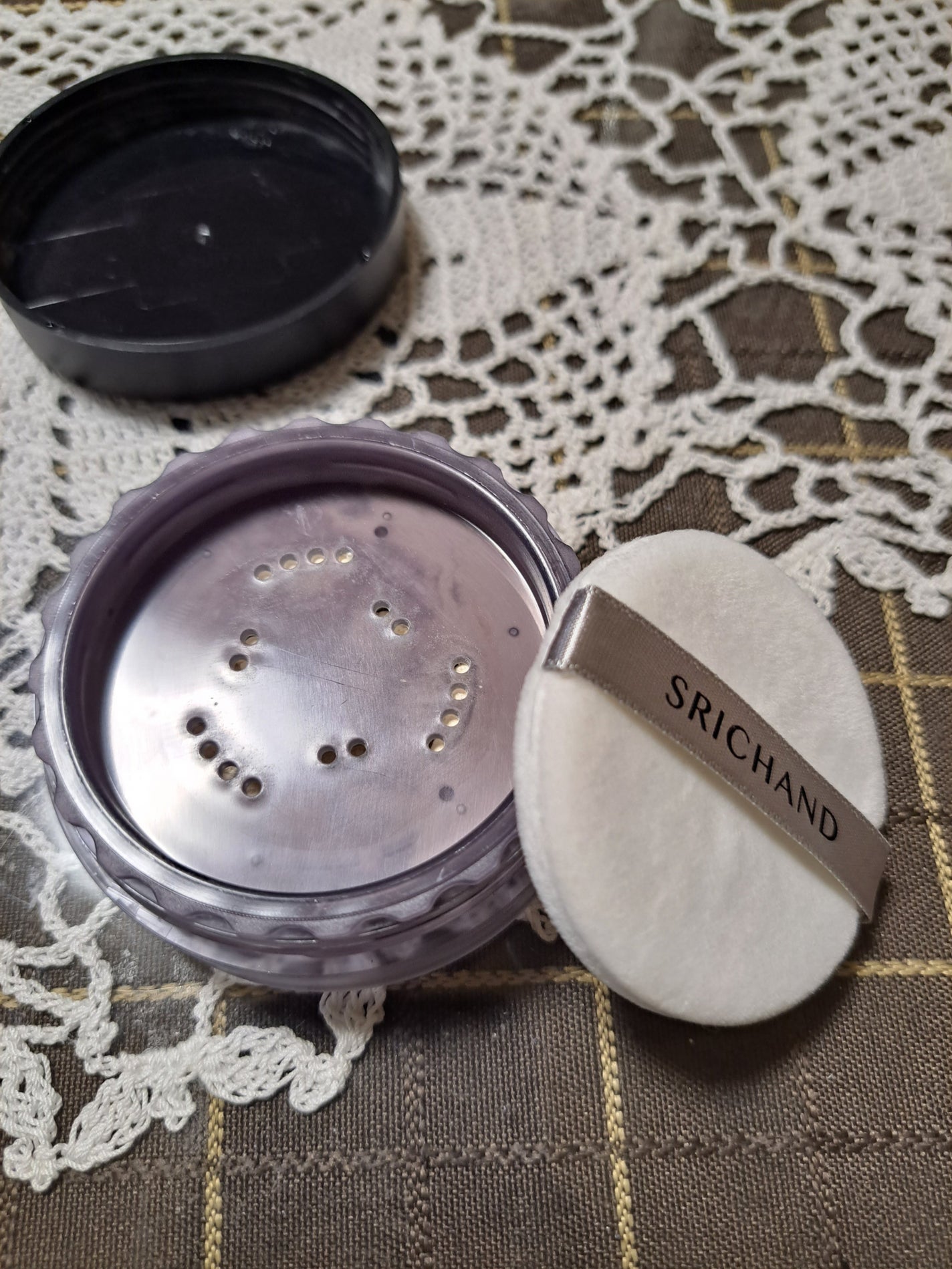 ブラックエディション オイルコントロールパウダー/SRICHAND/ルースパウダーを使ったクチコミ(2枚目)