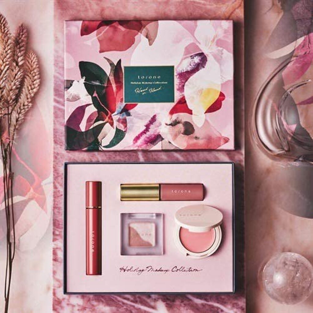 トーン ホリデー メイクアップ コレクション 2020 to/one