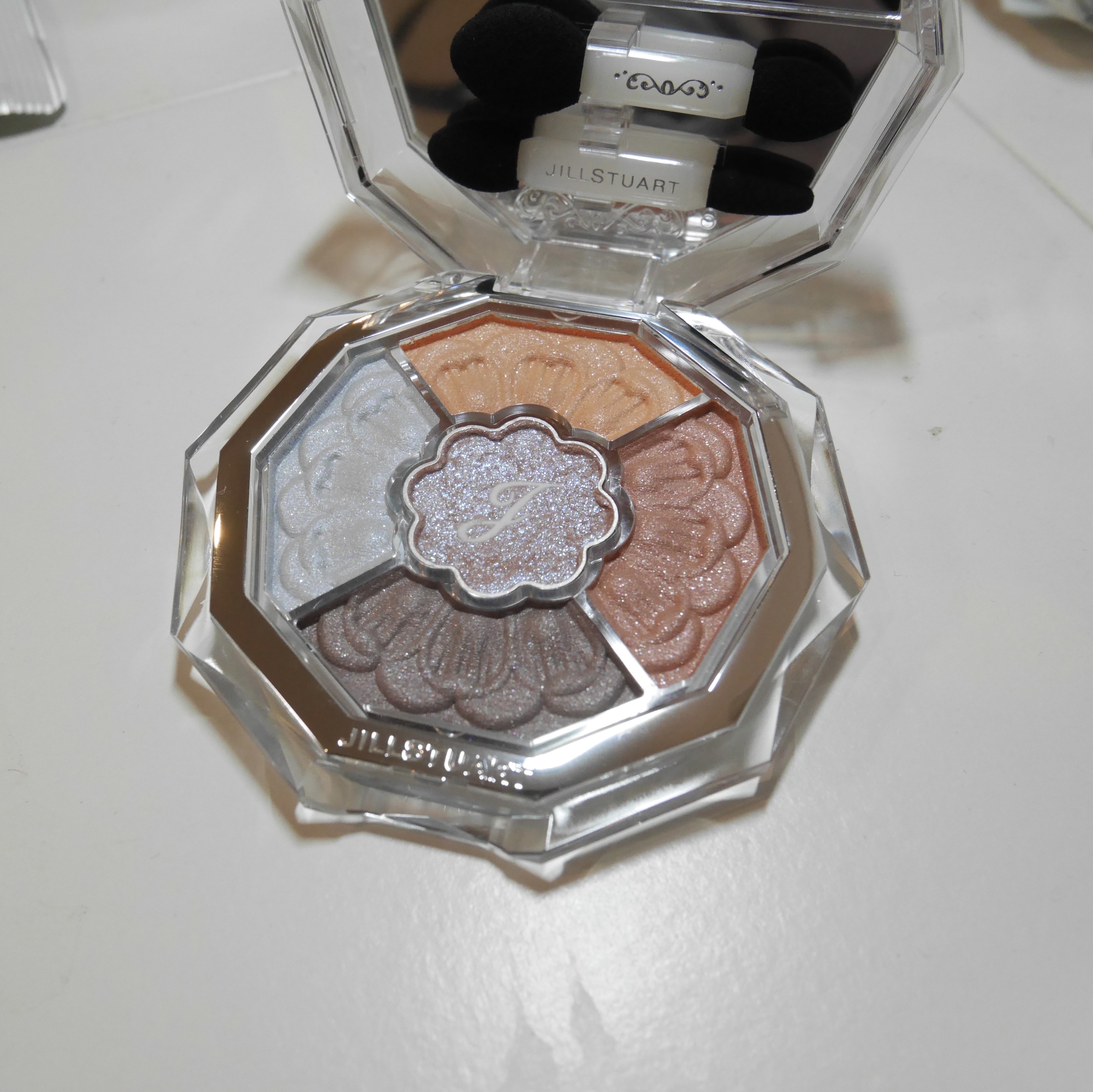 ジルスチュアート ブルームクチュール アイズ　ジュエルドブーケ/JILL STUART/アイシャドウパレットを使ったクチコミ（2枚目）