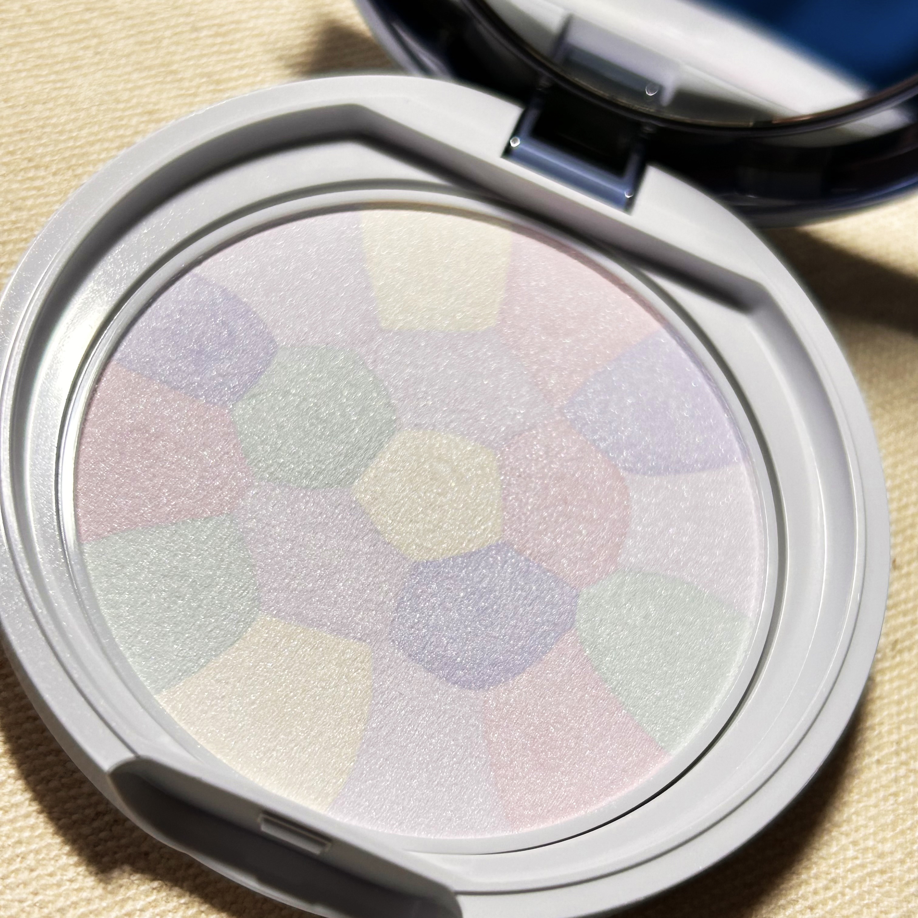 イルミネイティングフィニッシュパウダー　～Abloom～/キャンメイク/プレストパウダーを使ったクチコミ（3枚目）