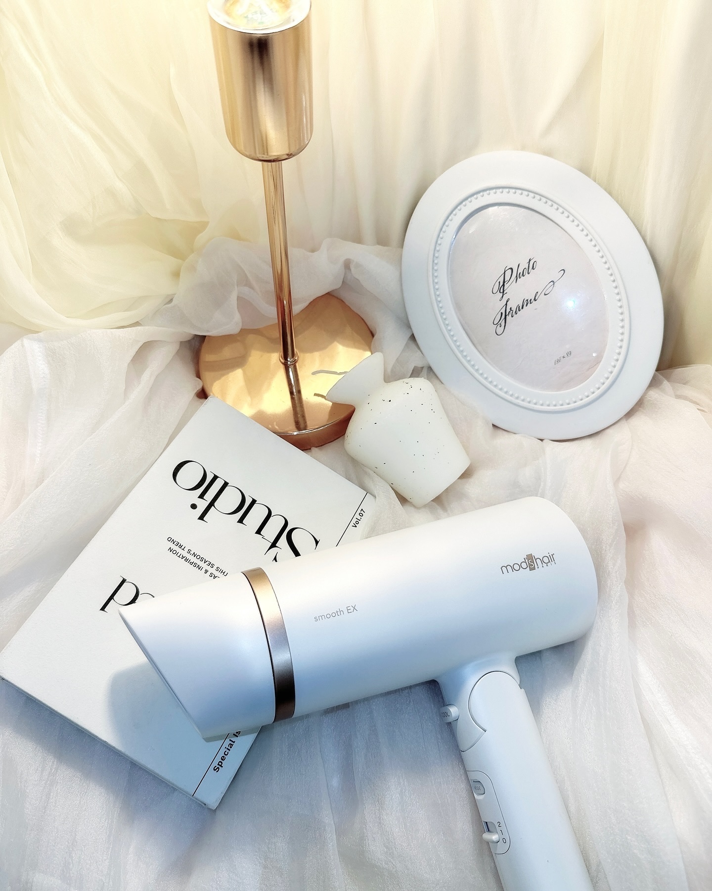 〈モッズ・ヘア　プリヴィレージュスムーズEX〉

特殊シリコンフィルター採用し、「スムーズモード」で
髪の水分保持力アップで、
ツヤのあるしっとりなめらかな髪に仕上がります
素早く乾いてストレスフリー
低温ながらしっかり乾きます
仕上げ用の