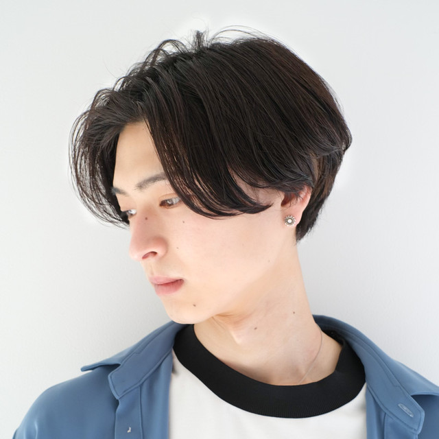 メンズセンターパートのヘアスタイル