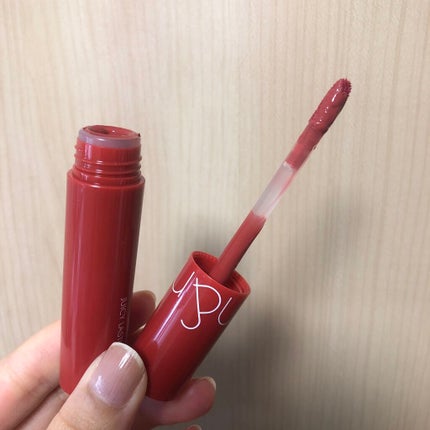 ジューシーラスティングティント/rom&nd/リップティントを使ったクチコミ(2枚目)