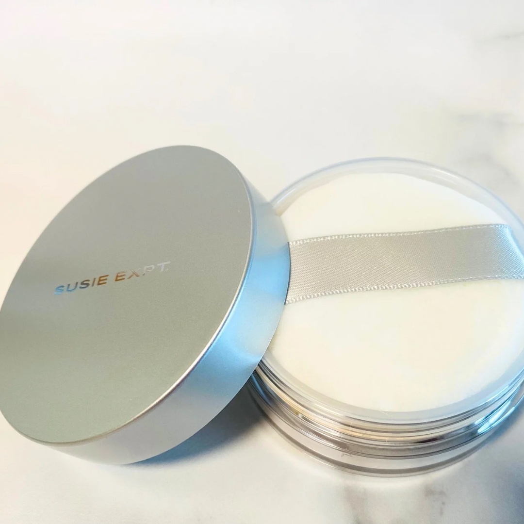 スージー エキスパート マイクロエアリーパウダーＦ/SUSIE N.Y./ルースパウダーを使ったクチコミ（2枚目）