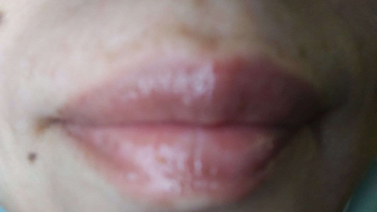 ～トゥー フェイスド ハングオーバー～ ピロー バーム リップ トリートメント/Too Faced/リップ美容液を使ったクチコミ（3枚目）