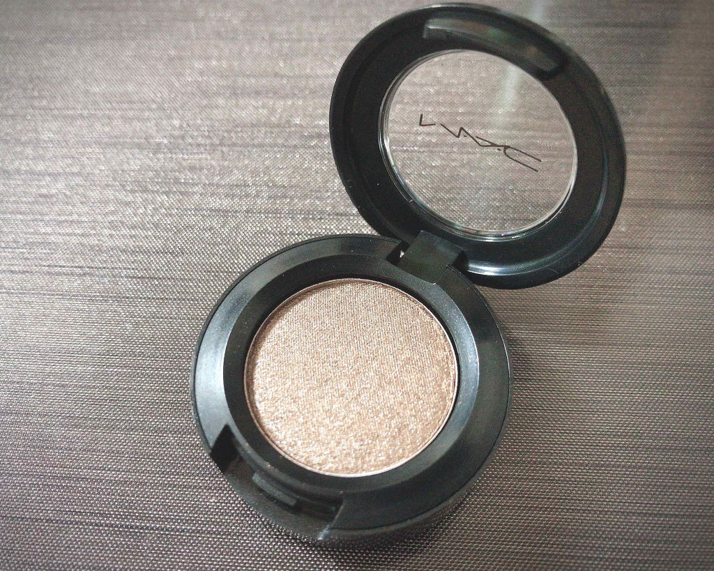 スモール アイシャドウ テンプティング/M・A・C/単色アイシャドウを使ったクチコミ（1枚目）