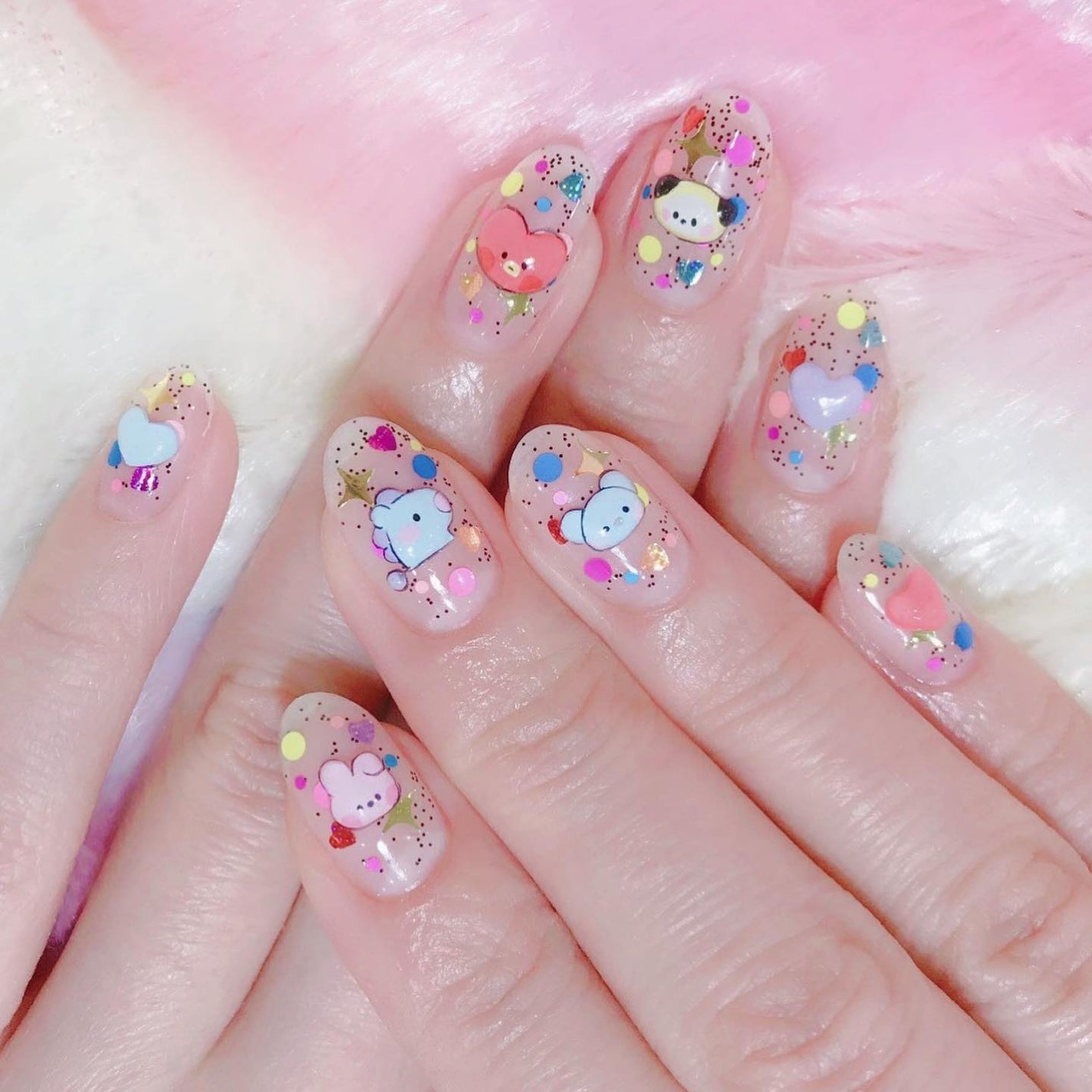 なかやまちえこ on LIPS 「チャーミングシールみたいなネイル💅⠀⠀施術は代官山のシェアネイ..」(2枚目)