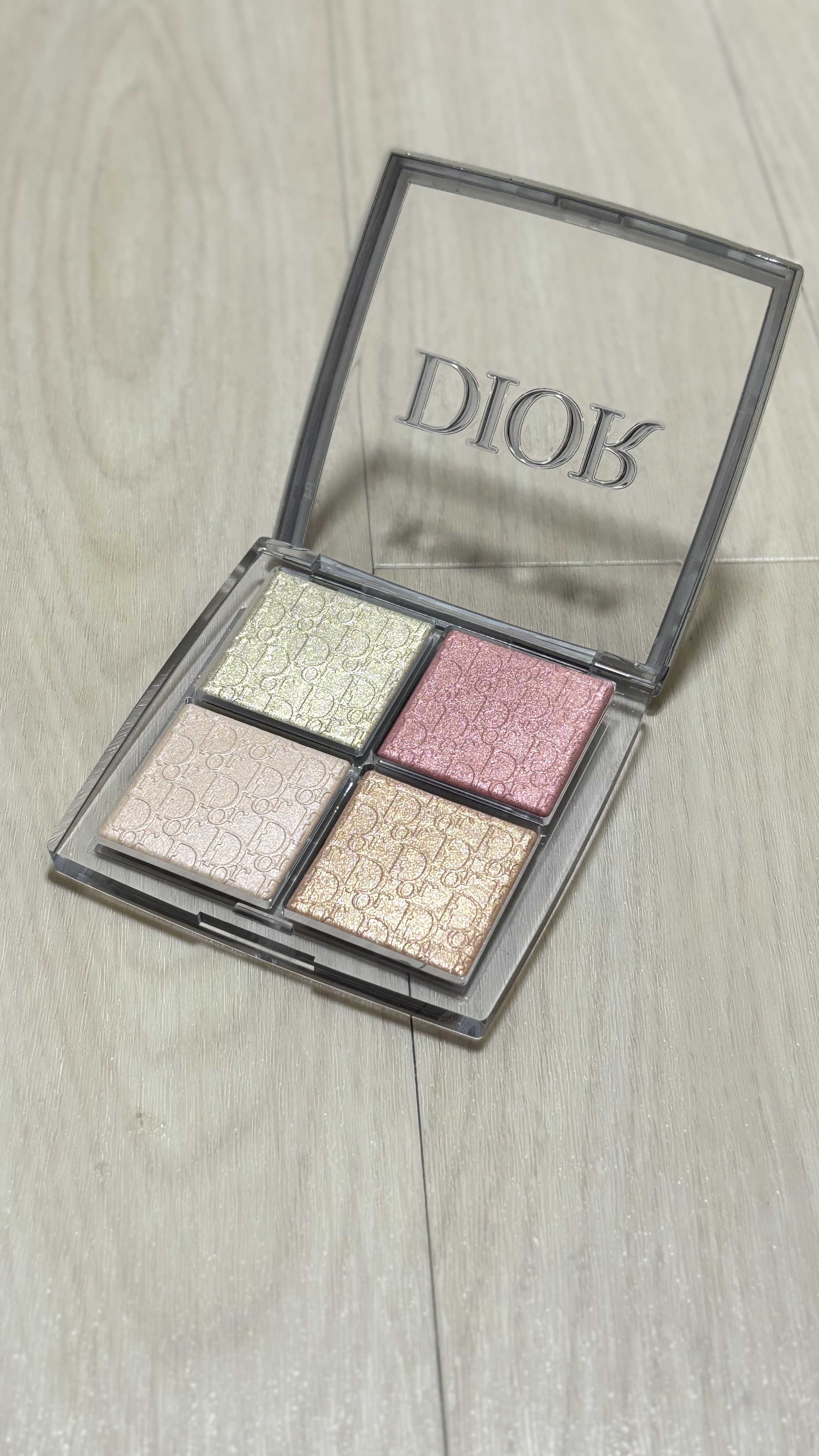 ディオール バックステージ フェイス グロウ パレット 004 ローズ ゴールド/Dior/ハイライトを使ったクチコミ（3枚目）