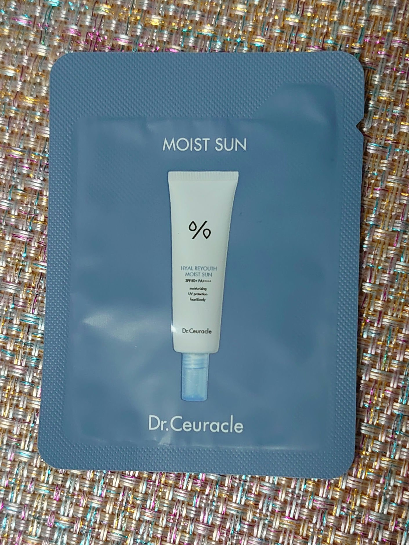 Dr.Ceuracle ヒアルリユースモイストサンのクチコミ「■Dr.Ceuracle
ヒアルリユースモイストサン

サンプル使用。
乳液みたいなテクスチャ.....」（1枚目）