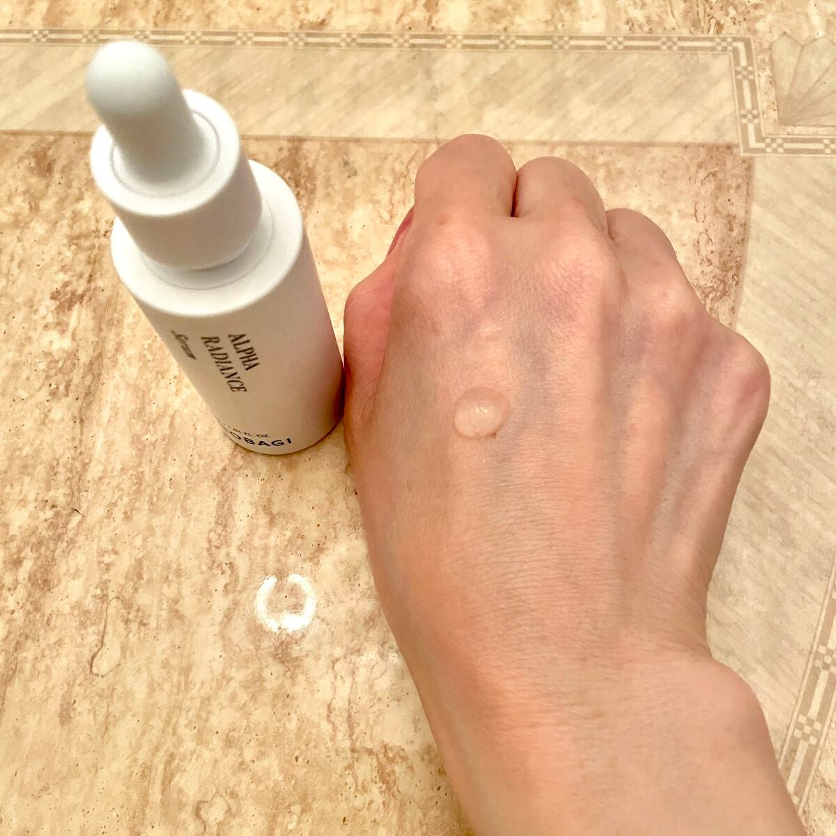 Shiho Arai on LIPS 「BANOBAGI アルファラディアンスセラムとアルファラディア..」(4枚目)