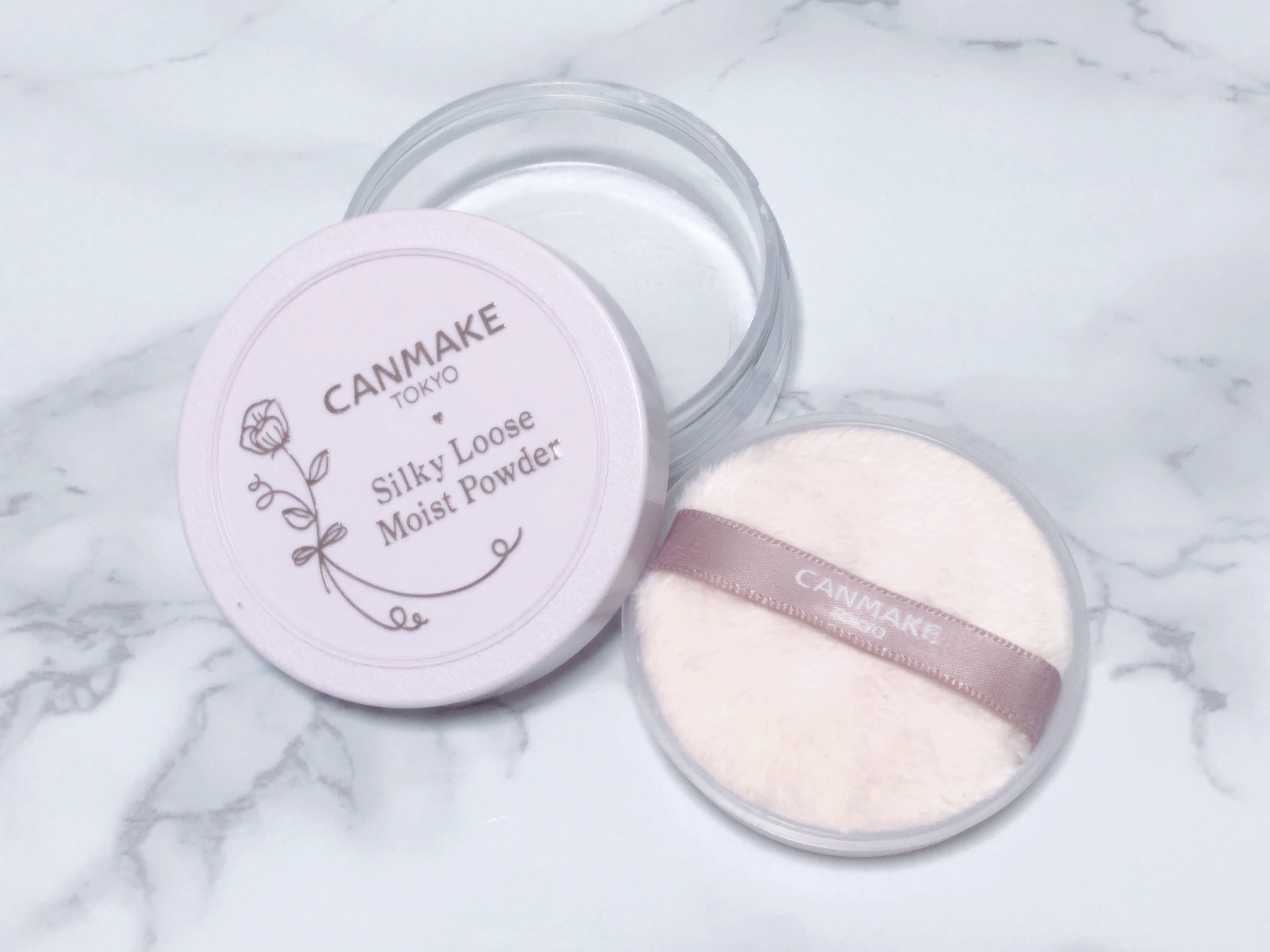 
【 CANMAKE 】
シルキールースモイストパウダー 02




［特徴］

・保湿タイプのルースパウダー

・石けんでメイクオフ（単体での使用時）

・SPF23・PA＋＋

・27種の美容液成分配合



………………………………