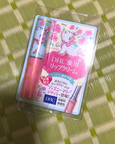 こんばんは〜今回はDHCのリップクリームを買ってみましたーっ！いぇーい       上の画像のリップクリームは特別販売のマリーちゃんばんです！
💋感想💋
めっちゃいいです！！！これ！すごくプルップルにな