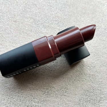 BOBBI BROWN クラッシュド リップ カラーのクチコミ「唇スウォッチあり↓
この茶色、意外と肌馴染み良いんだよ、

BOBBI BROWNのクラッシュ.....」（1枚目）