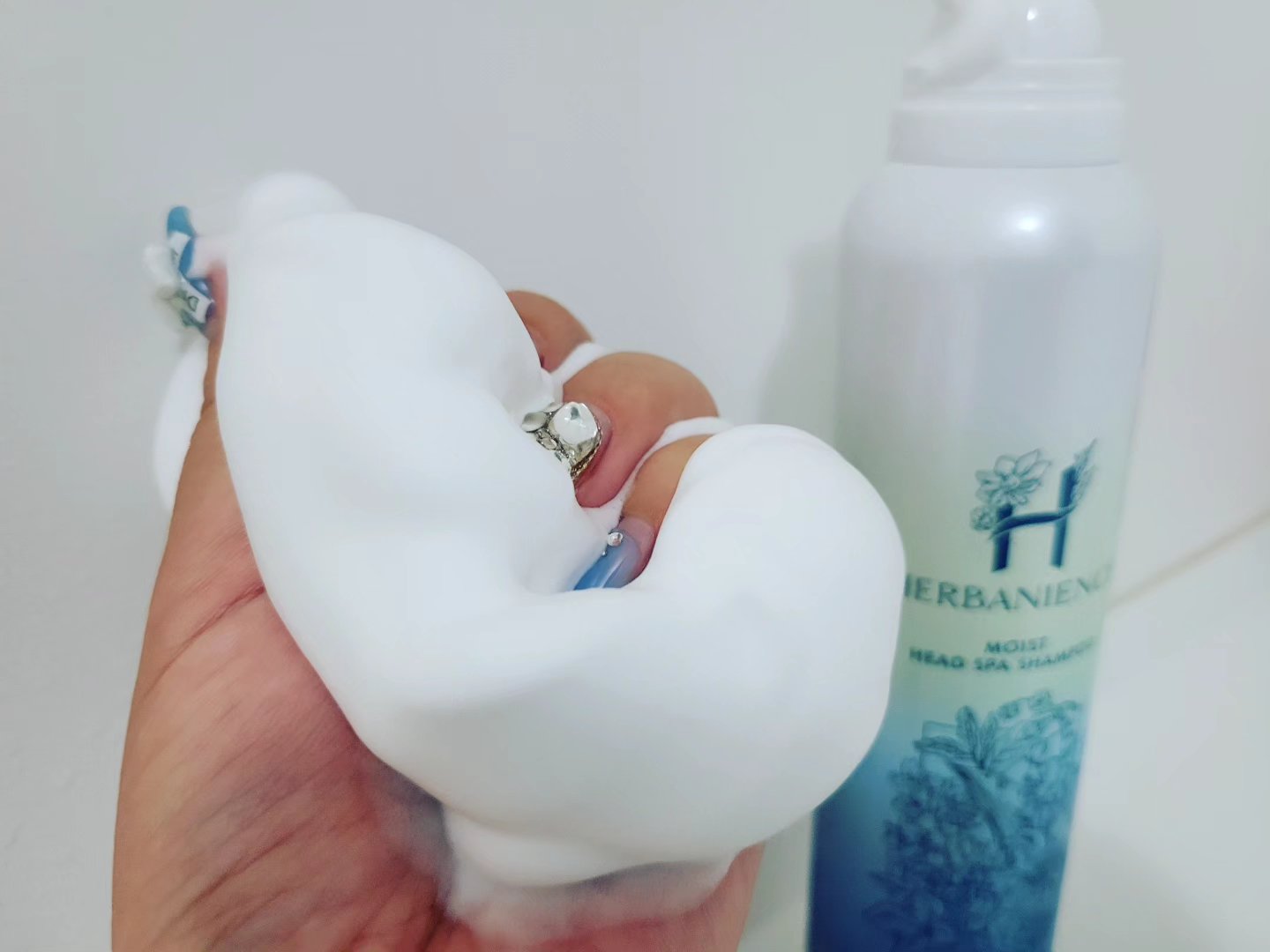 炭酸モイストスパシャンプー/HERBANIENCE/市販シャンプーを使ったクチコミ（3枚目）