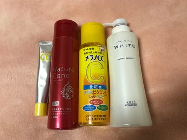 シミ対策に買いました！
モイスチュアマイルド ホワイトはリピしました！
拭き取りの化粧水は初めて使いましたが、肌が少し白くなってき気がします！
#メンソレータム メラノCC
#薬用しみ対策 美白化粧水
