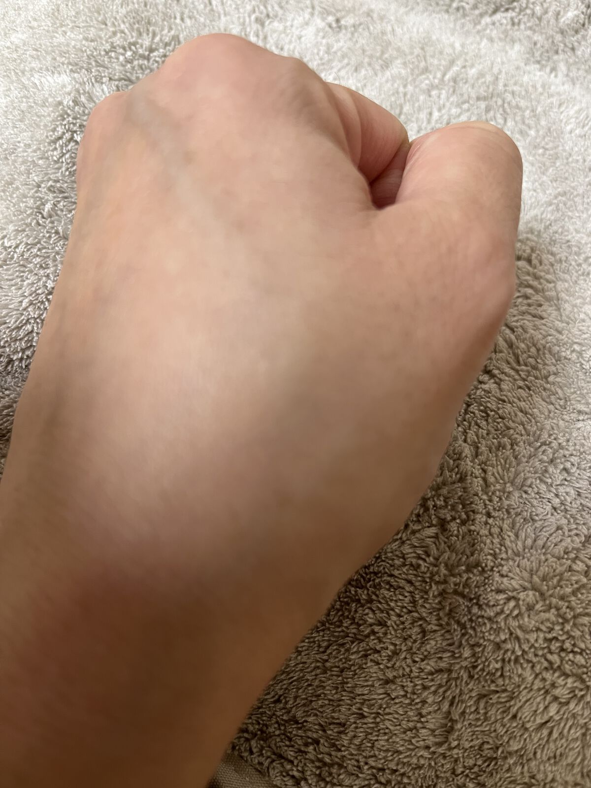 シアーフィニッシュ プレストパウダー 01 ペールイエロー/BOBBI BROWN/プレストパウダーを使ったクチコミ（2枚目）