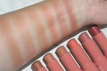 ColourPop  ブラッシュスティックスのクチコミ「COLOUR POP
BLUSH STIX

カラポのスティックチーク✨
スルスル塗れるし伸び.....」（1枚目）