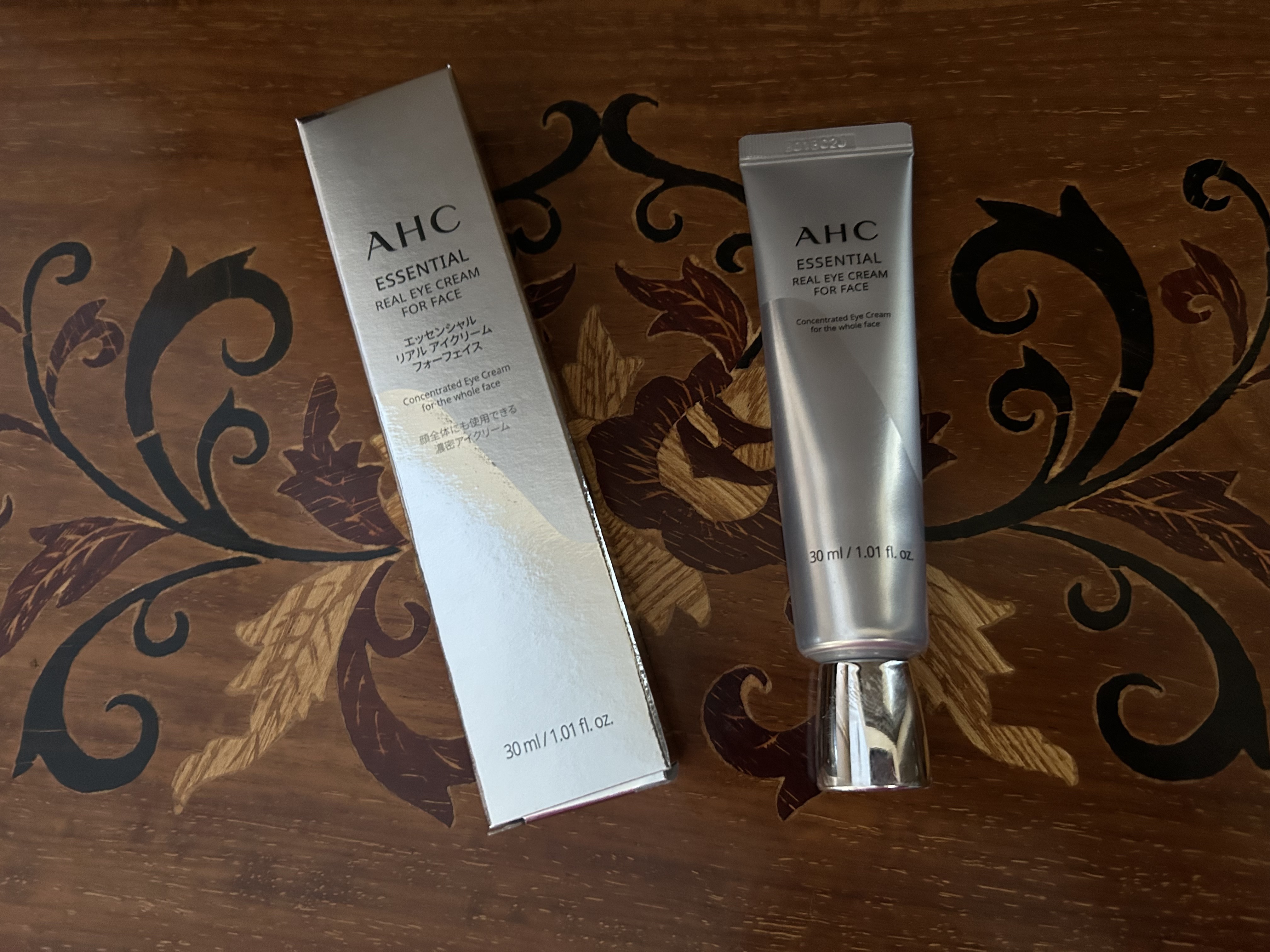 エッセンシャル リアル アイクリーム フォーフェイス/AHC/アイケア・アイクリームを使ったクチコミ（1枚目）