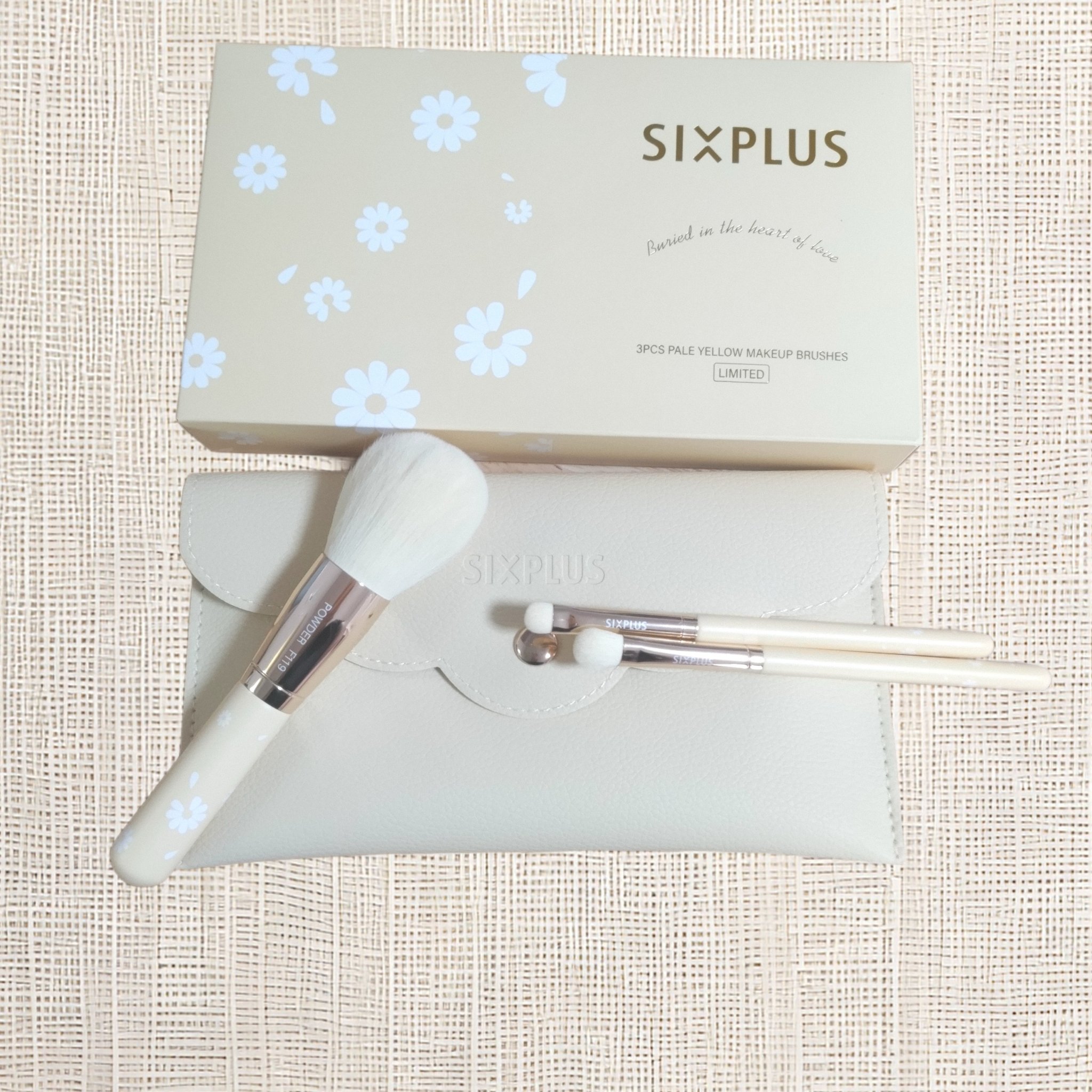 SIXPLUS ペイルイエローメイクブラシ３本セット -Daisyシリーズ/SIXPLUS/メイクブラシを使ったクチコミ（1枚目）