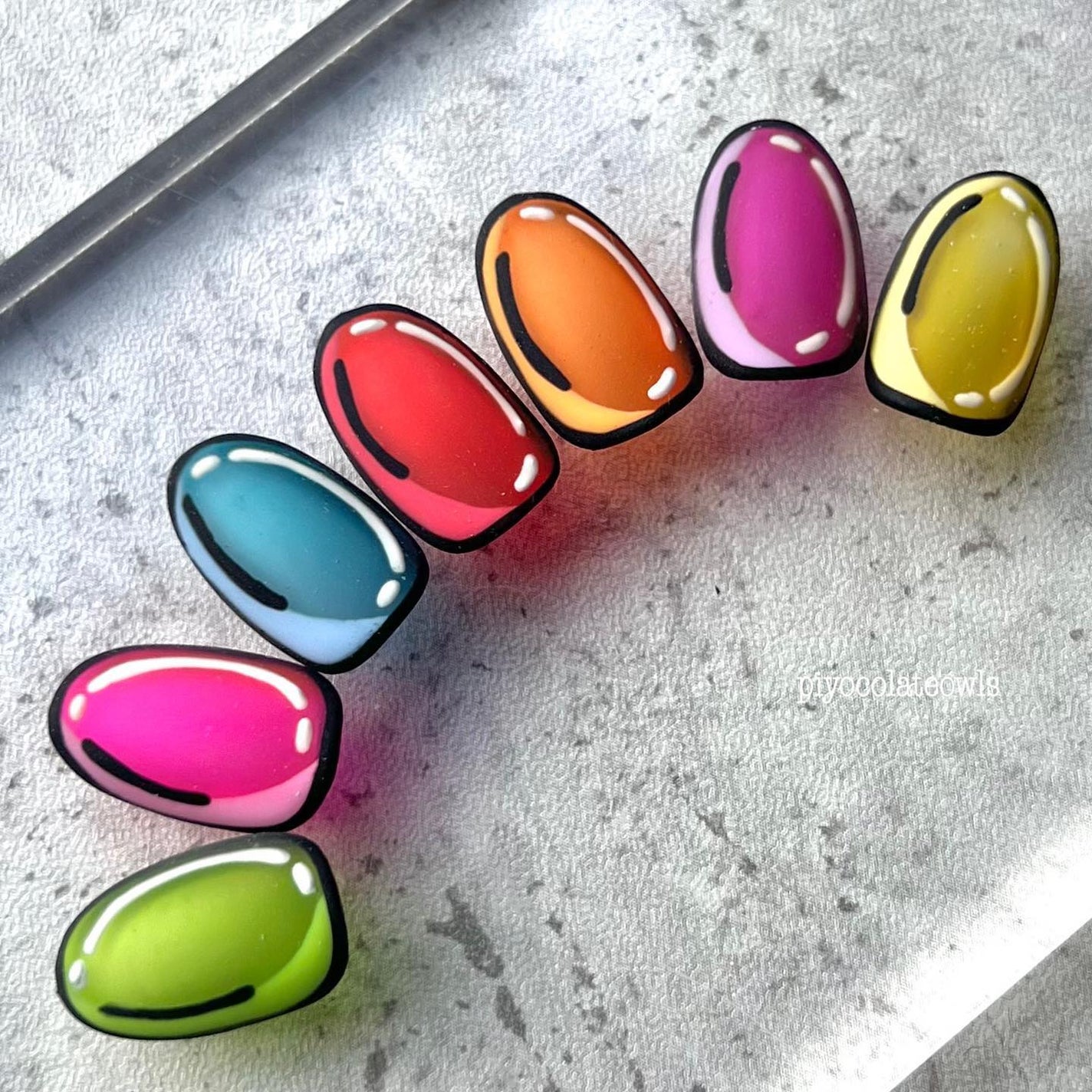 ぴよこれいと あうるす on LIPS 「昨日出させて頂いたコミックネイルのリールの静止画です。最近流行..」(1枚目)