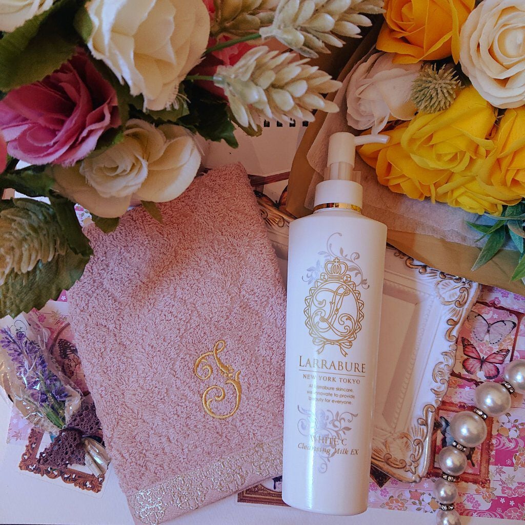 ホワイトCクレンジングミルクEX/LARRABURE/ミルククレンジングを使ったクチコミ(1枚目)